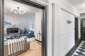 Interior - Trendy 3-Bedroom Hackney Pad (Greater London)