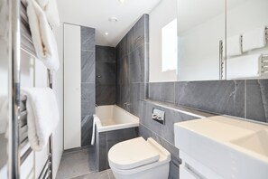 Leilighet (2 Bedrooms) | Bad | Hårføner