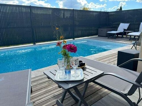 Villa with swimming pool / 6 people