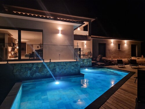 Magnificent villa for 8 people in Sotta with lovely mountain view and swimming pool 