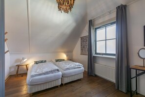 3 bedrooms, travel cot, WiFi