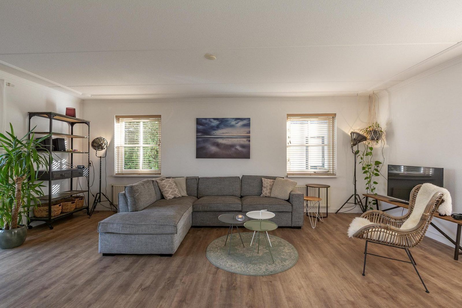 Een smart-tv en een stereo