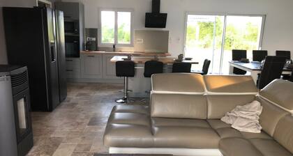 Quiet gĂźte with no neighbors and jacuzzi