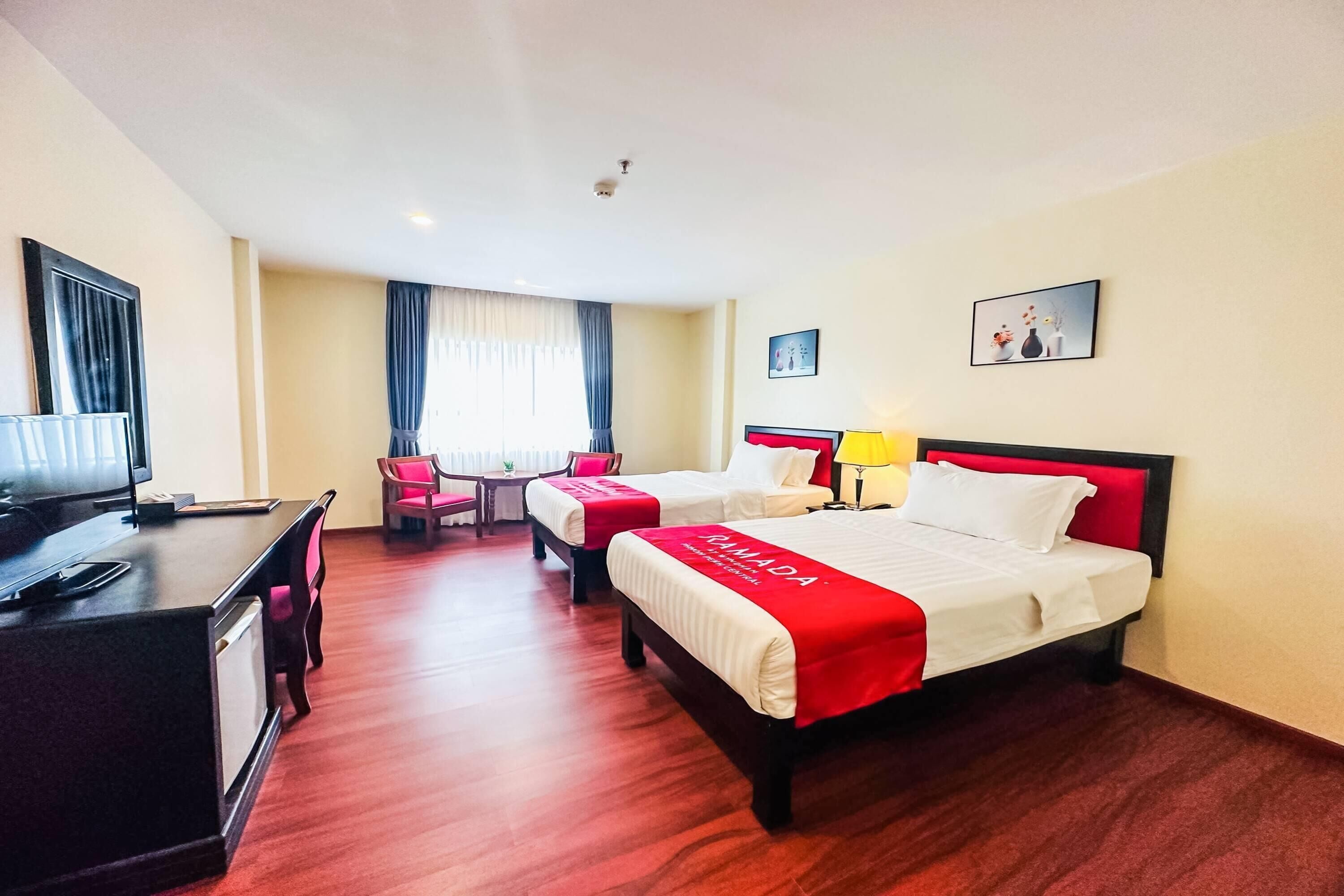 Caja de seguridad en la habitación y escritorio 