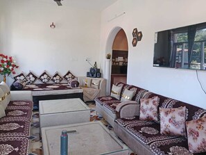 Living area - sunset Paradise (Baijnath)