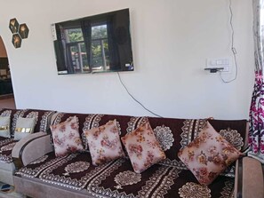 Living area - sunset Paradise (Baijnath)