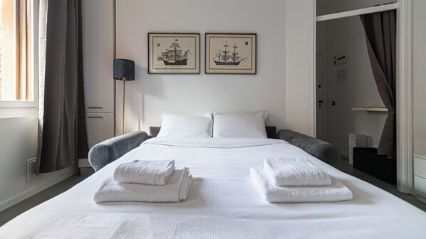 Apartment (0 Bedroom) | Interior