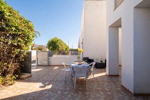 Maison, 2 chambres, fumeur, vue jardin | Restauration extérieure