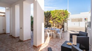 House, 2 Bedrooms, Smoking, Garden View | Outdoor dining