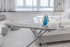 Iron/ironing board