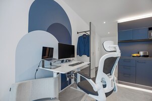 Centro de negocios en la habitación