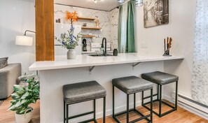 Dishwasher - Serene appartment just a minute to bars and restaurants (Okc)