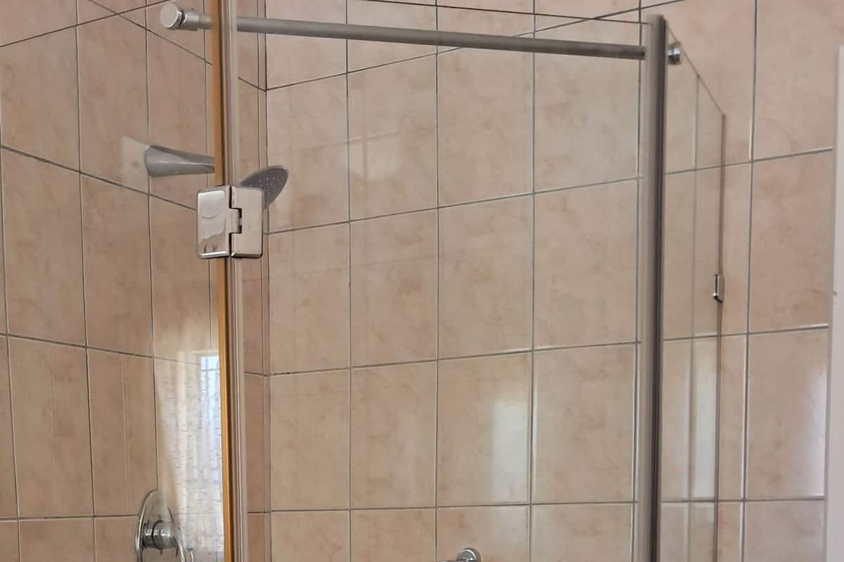 Basic-Doppelzimmer, 1 Schlafzimmer | Badezimmer | Handtücher, Seife, Toilettenpapier