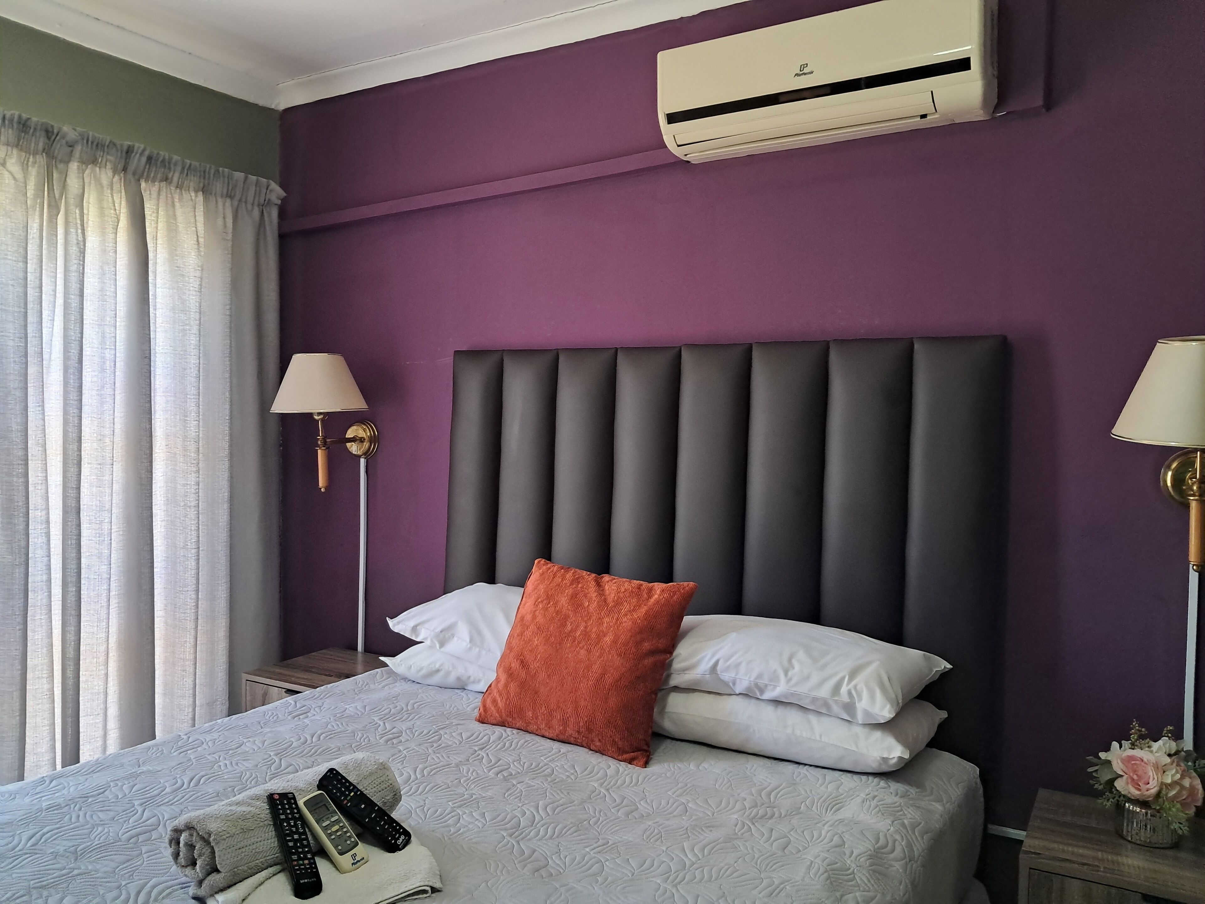 Desk, laptop workspace, iron/ironing board, free WiFi