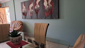 Living area - BEYOND THE LIMITS PROPERTIES (Bloemfontein)