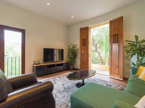 Apartment, 1 Bedroom, Balcony, Garden View | Living area