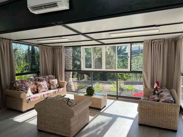 Apartment, 1 Bedroom, Patio, Garden View | Interior