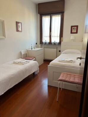 2 Schlafzimmer, Bügeleisen/Bügelbrett, kostenloses WLAN, Bettwäsche