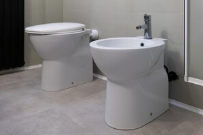 Hårføner og håndklær