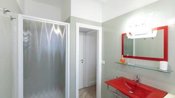 Hårtork och handdukar