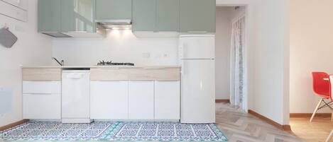 Micro-ondes, four, plaque de cuisson, lave-vaisselle