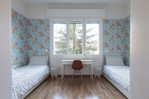 1 habitación, tabla de planchar con plancha, wifi y ropa de cama 