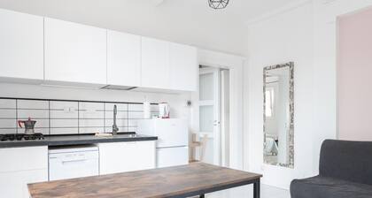 Saragozza Apartment 5: Bright and central flat