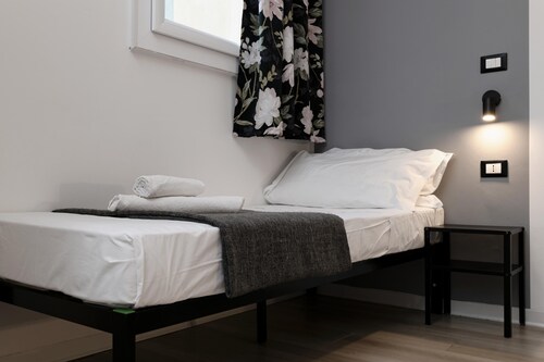Saragozza Apartment 5: Bright and central flat