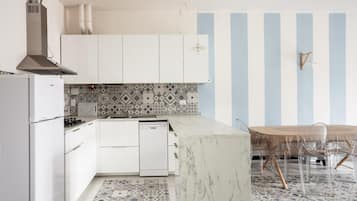 Mikrowelle, Ofen, Herdplatte, Geschirrspüler