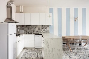 Micro-ondas, fogão, cooktop, lava-louças