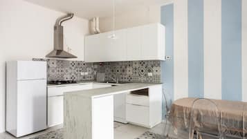 Microonde, forno, piano cottura, lavastoviglie