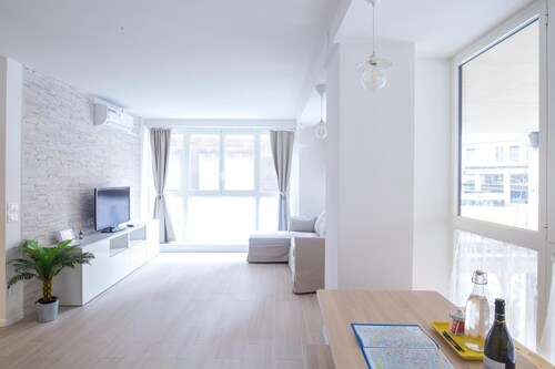 Marconi Apartment 2 - Bright one-bedroom apartment in the city center