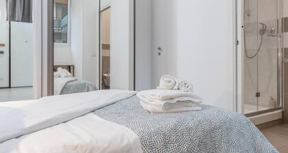 Turati Apartment: Bright and central flat