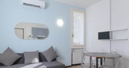 Turati Apartment: Bright and central flat