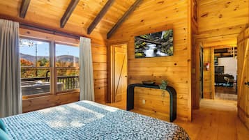 2 bedrooms, iron/ironing board, travel crib, free WiFi