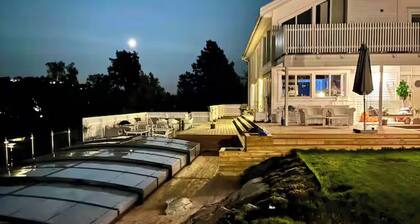 Pool villa in a stunning archipelago setting with magical sunsets in the summer