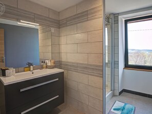 Bathroom - Two cozy stone cottages for 11 people with optional spa (Saint-Julien-Molin-Molette)