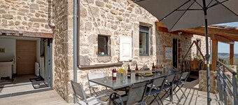 Peaceful stay in charming cottage with spa in the countryside
