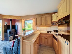 Fridge, oven, dishwasher, coffee/tea maker - Comfortable 2-room apartment with garden, parking, facing Mont Blanc (Combloux)