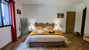 1 bedroom, bed sheets