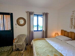 1 bedroom, bed sheets
