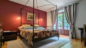 1 bedroom, bed sheets