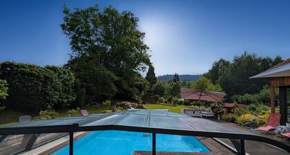 Chambre familiale avec piscine et SPA Ă Anould