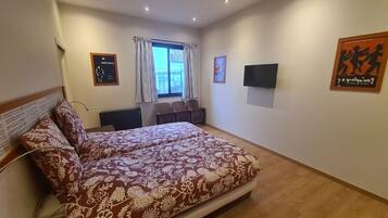 1 bedroom, bed sheets