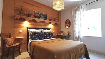 1 bedroom, bed sheets