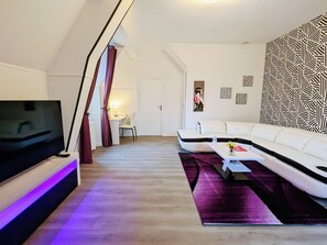 TV - Elegant stay at Château, modern comfort and nearby activities (Cluis)