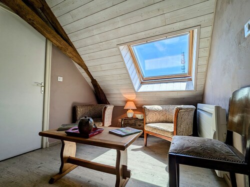 Cozy room with sitting area and breakfast included