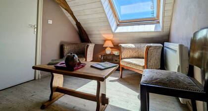 Cozy room with sitting area and breakfast included