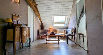 Cozy room with sitting area and breakfast included