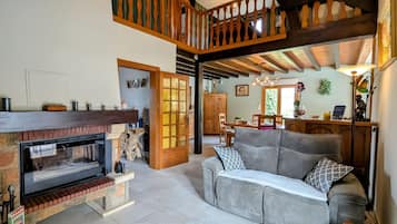 Télévision, cheminée